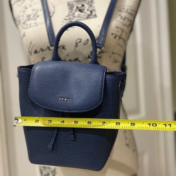DKNY MINI BACKPACK CROSSBODY BAG LEATHER NAVY BLUE VERSATILE AESTHETIC - Picture 4 of 12
